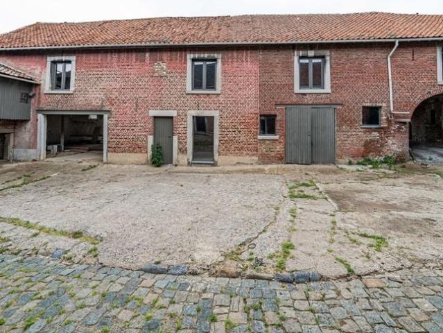 Maison de ferme à vendre pour 99000 euro avec 3 chambres à coucher
