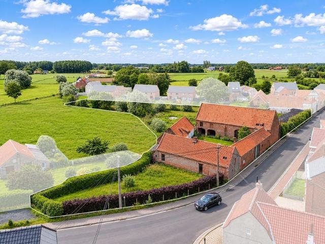 Maison de ferme à vendre pour 220000 euro avec 1 chambres à coucher