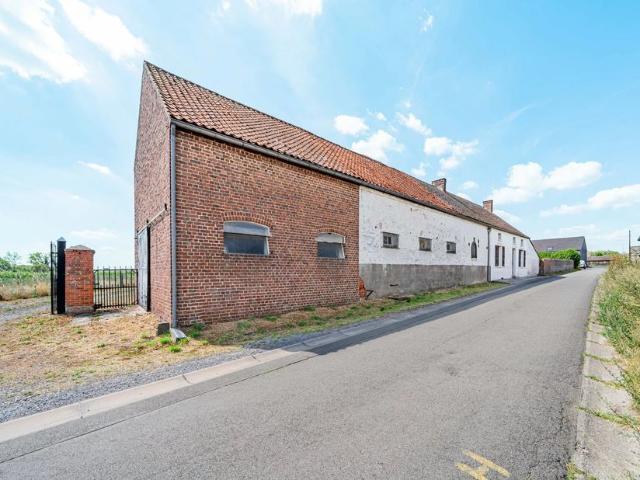 Maison de ferme à vendre pour 305000 euro avec 1 chambres à coucher