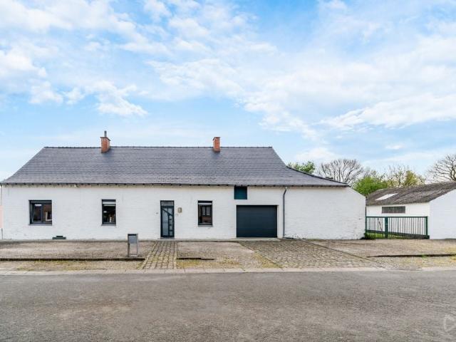 Maison de ferme à vendre pour 350000 euro avec 2 chambres à coucher