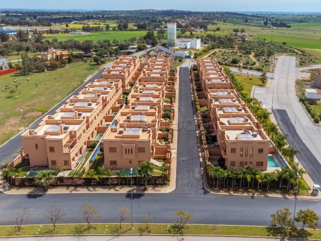 Maison de haut standing à vendre à Entrée Sud. Superficie 297 m²