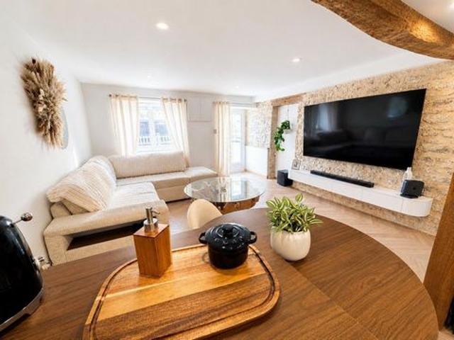 Maison de hameau mitoyenne. Calme prête à vivre située à Alençon proximité de Cerisé