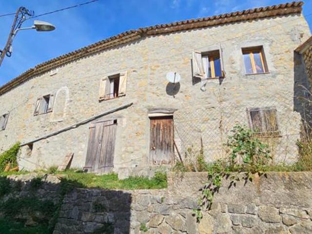 Maison de hameau avec deux appartements + terrain, à Bargème
