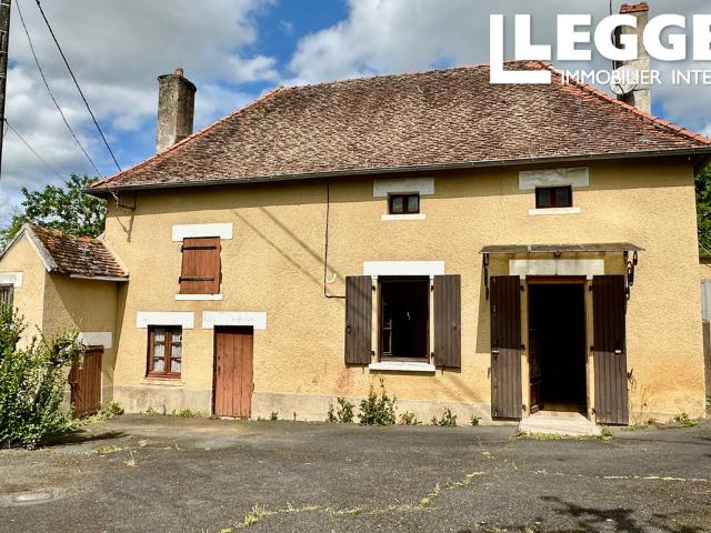 Maison de hameau avec dépendances et jardin près de Coulonges