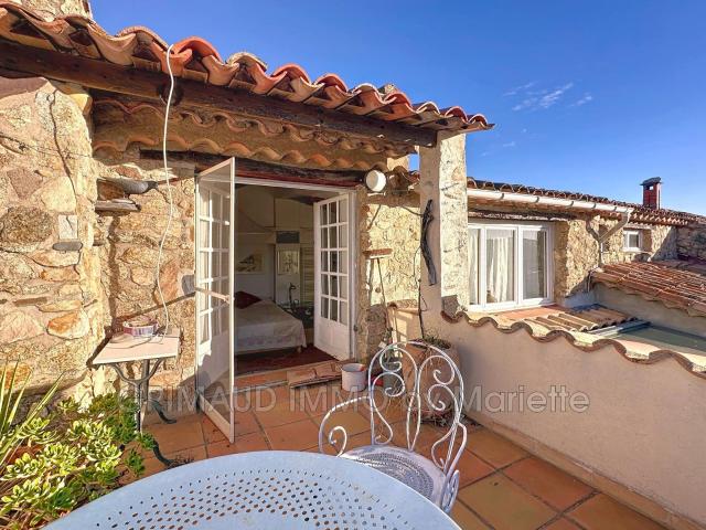 maison de hameau avec terrasse, au calme et belle vue 76m² Le Plan de la Tour