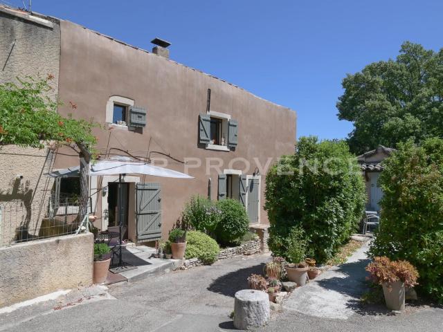 Maison De Hameau Avec Terrasse, Vue, Et Un Studio 117m² Goult