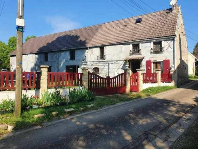 Maison de hameau de rénové 109 M2 sur terrain 569 M2 Viager.