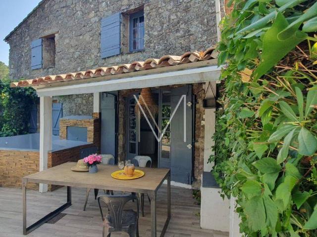 MAISON DE HAMEAU DE 130M2 AVEC JOLIE TERRASSE AVEC SA PISCINE D'
