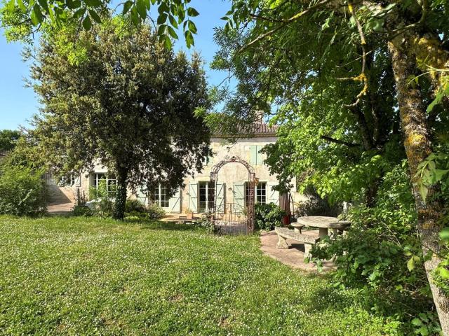 Maison De Hameau En Pierre Avec Piscine 265m² Jegun