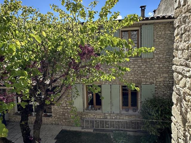 Maison de hameau en pierres à Gordes 150m² Gordes