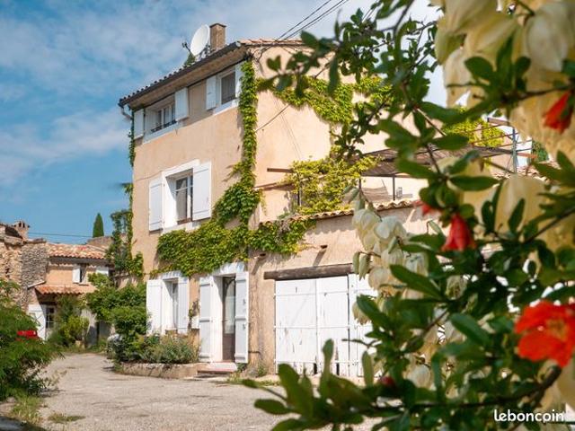Maison de hameau en Provence, au cœur du Luberon