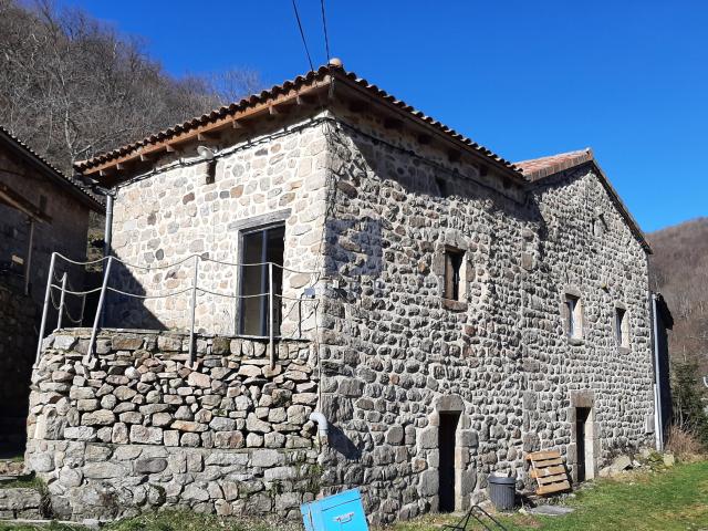 Maison en pierre 185 m2 habitables, 5 chambres, au cœur du Parc Naturel Régional des Monts d'Ardèche