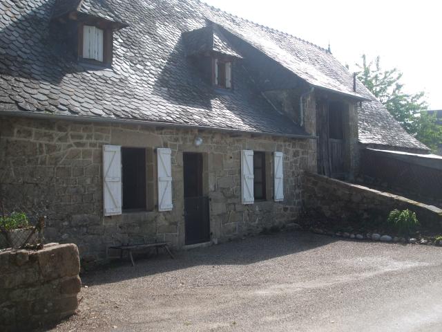 Maison de hameau 3 Chambres, jardin + grange en cours de rénovation énergétique