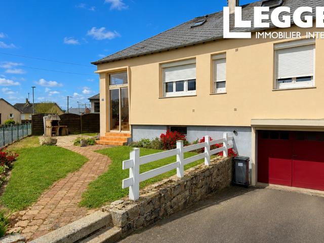 Maison de lotissement 3 chambres avec jardin et sous sol complet, à la FERTE MACE, proche école et commerces
