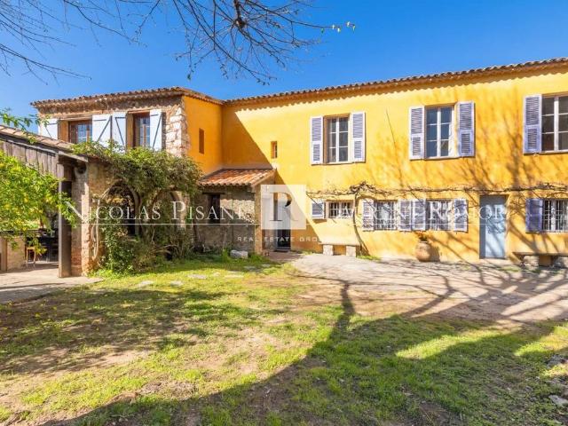 Maison de luxe de 9 pièces en vente à Saint Laurent du Var, France