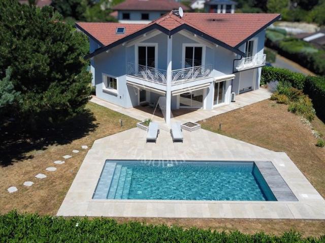 Maison de luxe de 4 chambres en vente à Prévessin Moëns, Auvergne Rhône Alpes