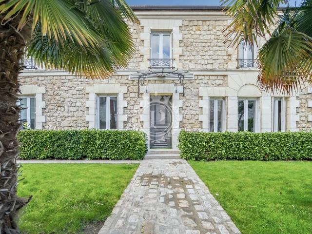 Maison de luxe 4 chambres en vente à Villiers Adam, Île de France