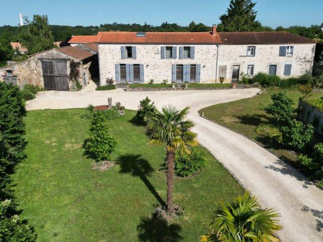 Maison de luxe 5 chambres en vente à Corcoué sur Logne, Pays de la Loire
