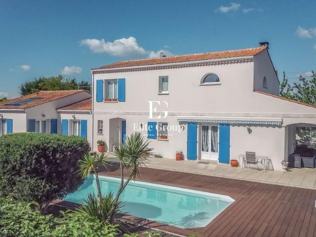 Maison de luxe 5 chambres en vente à Le Gua, Nouvelle Aquitaine