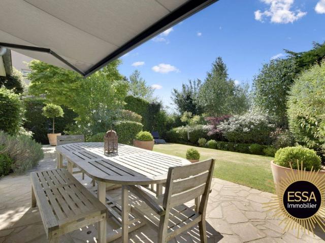 Maison de luxe 5 chambres en vente à Noisy le Roi, France