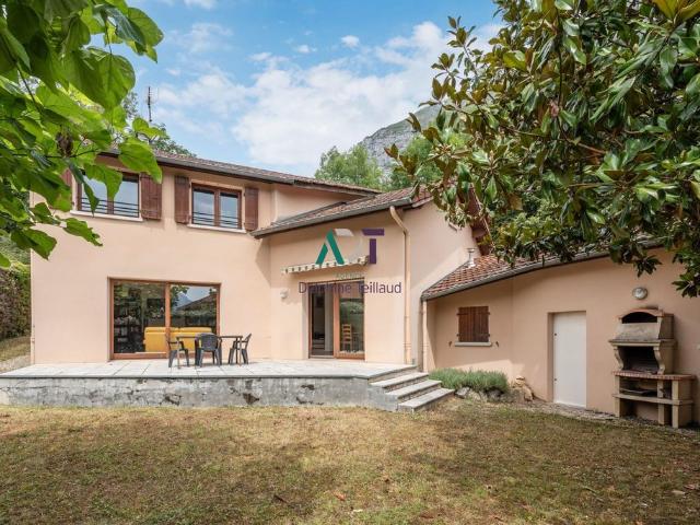 Maison de luxe 5 chambres en vente à Saint Égrève, France