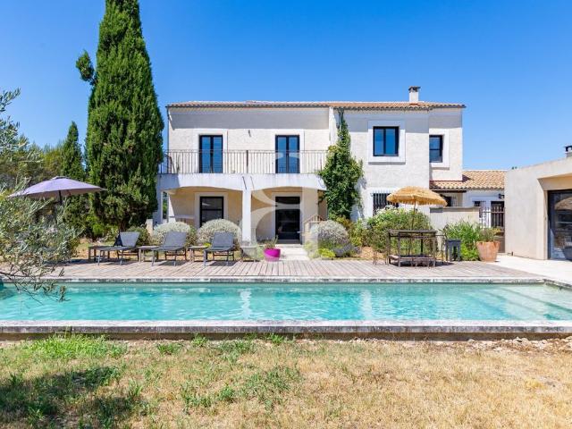 Maison de 5 chambres de luxe en vente à Mollégès, France
