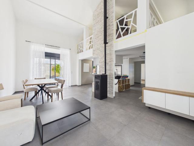 Maison de luxe 5 chambres en vente à Polignac, Auvergne Rhône Alpes