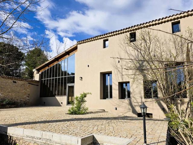 Maison de luxe 6 chambres en vente à Bagnols en Forêt, France