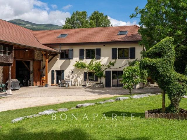 Maison de luxe 6 chambres en vente à Saint Genis Pouilly, Auvergne Rhône Alpes