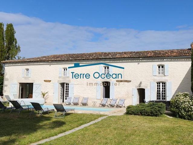 Maison de luxe 10 chambres en vente à Corme Écluse, France