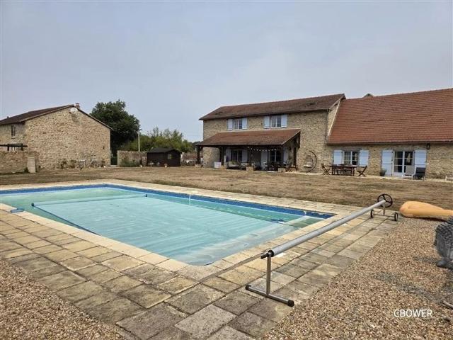 Maison de luxe 11 chambres en vente à Dompierre les Églises, Nouvelle Aquitaine