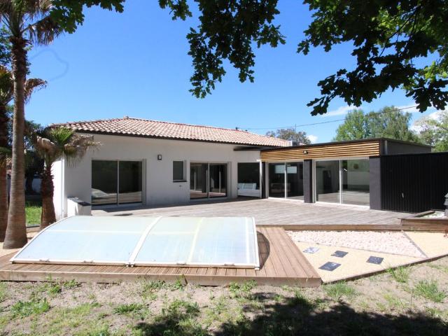 Maison de luxe 3 chambres en vente à Salles, France
