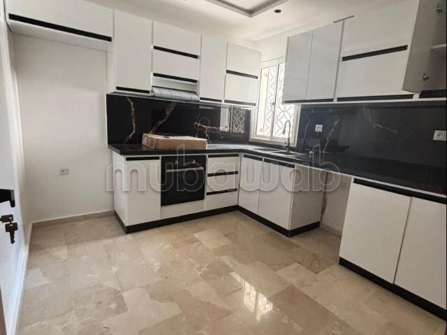 Maison de luxe à vendre à Rmilat. Surface totale 240 m². Salon typique marocain, résidence sécurisée