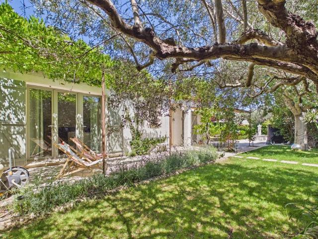 Maison de 5 pièces de luxe en location à Saint Étienne du Grès, Provence Alpes Côte d'Azur