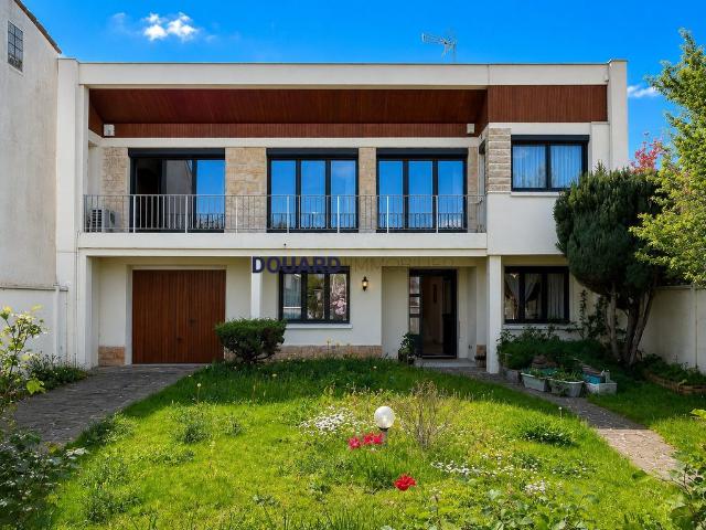Maison de luxe de 4 chambres en vente à Carrières sur Seine, France