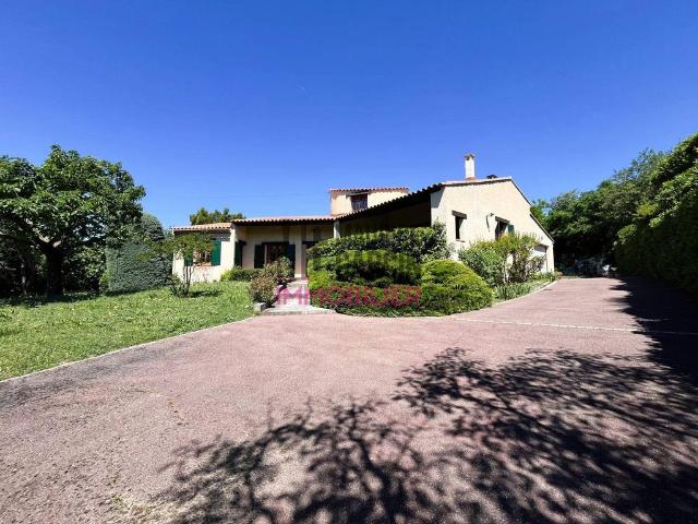 Maison de luxe de 4 chambres en vente à Châteauneuf de Gadagne, France