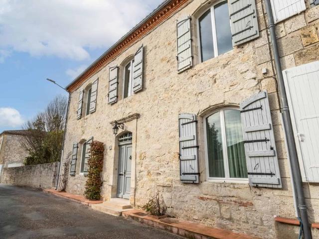 Maison de luxe de 4 chambres en vente à Agen, France