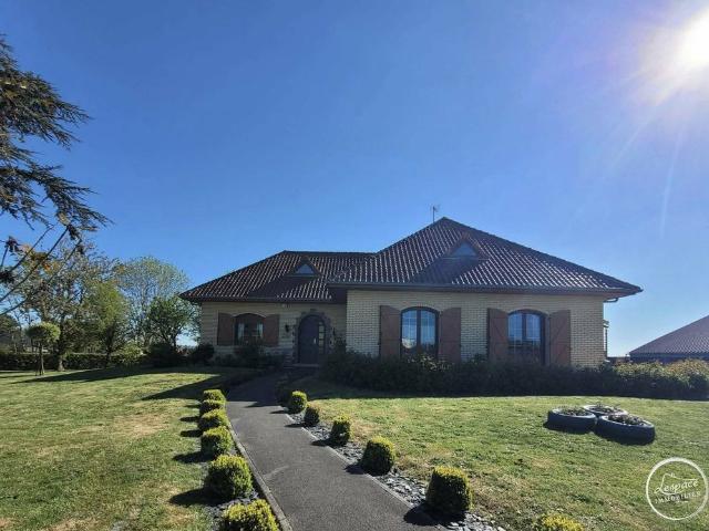Maison de luxe de 4 chambres en vente à Bayenghem lès Éperlecques, France