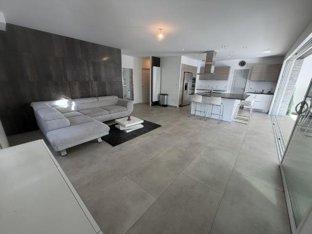 Maison de luxe de 4 chambres en vente à Gigean, France