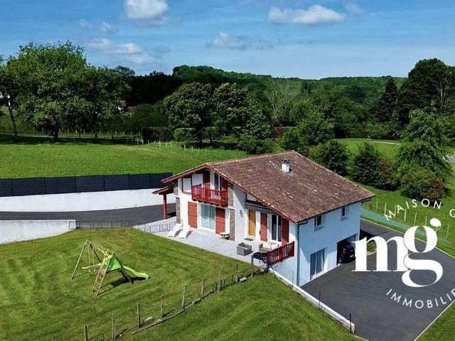 Maison de luxe de 4 chambres en vente à Larressore, France