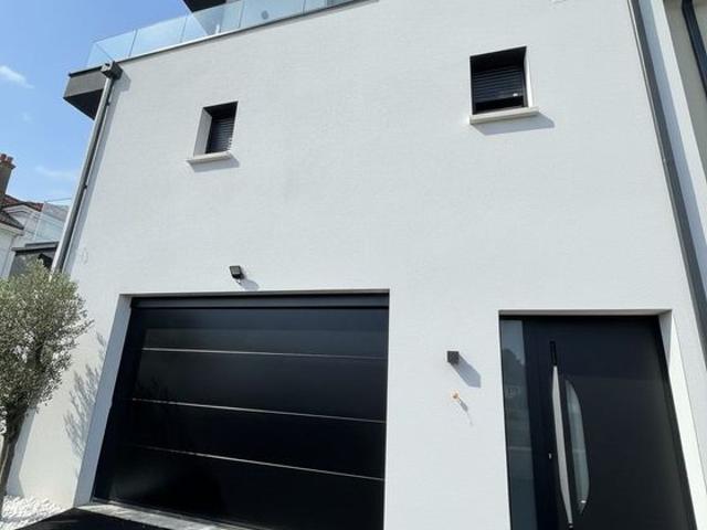 Maison de luxe de 4 chambres en vente à Montélimar, France