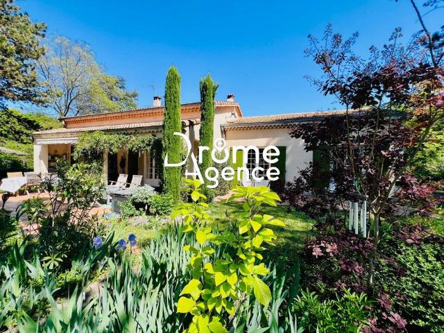 Maison de luxe de 4 chambres en vente à Montélier, France
