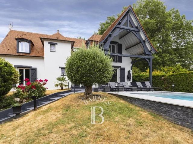 Maison de luxe de 4 chambres en vente à Marcoussis, France
