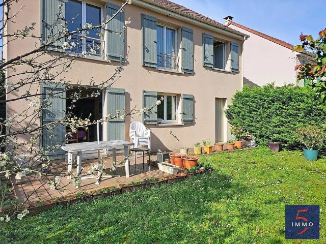 Maison de luxe de 4 chambres en vente à Noisy le Grand, Île de France