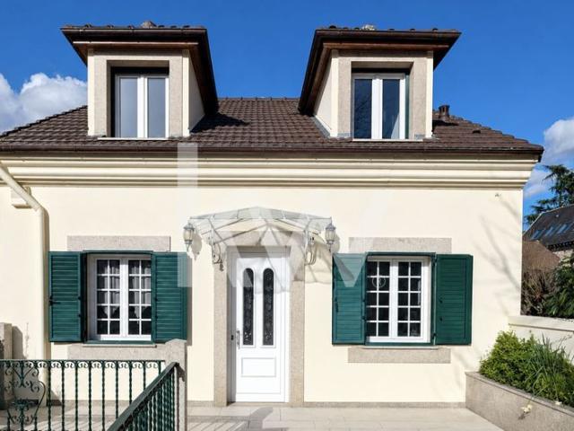 Maison de luxe de 4 chambres en vente à Saint Gratien, France