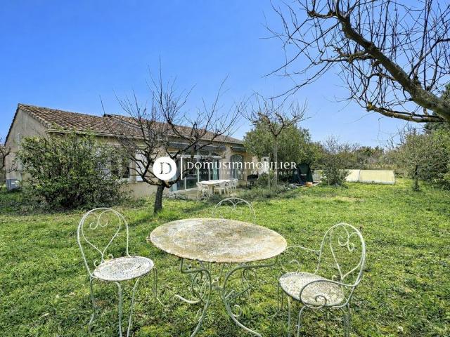 Maison de luxe de 4 chambres en vente à Saint Saturnin lès Avignon, France