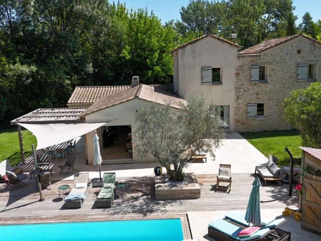 Maison de luxe de 4 chambres en vente à Saint Saturnin lès Avignon, Provence Alpes Côte d'Azur