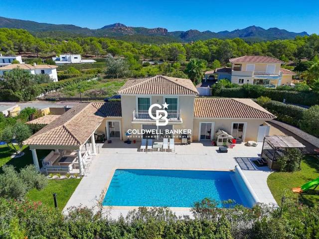 Maison de luxe de 4 chambres en vente à Saint Raphaël, Provence Alpes Côte d'Azur