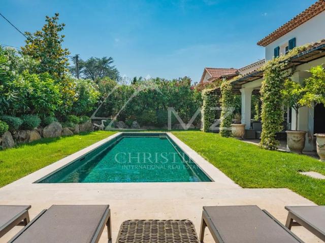 Maison de luxe de 4 chambres en vente à Saint Tropez, France