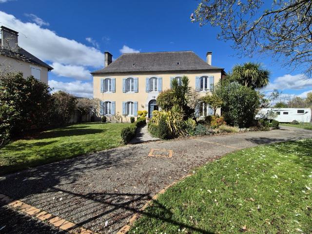 Maison de luxe de 4 chambres en vente à Pau, France